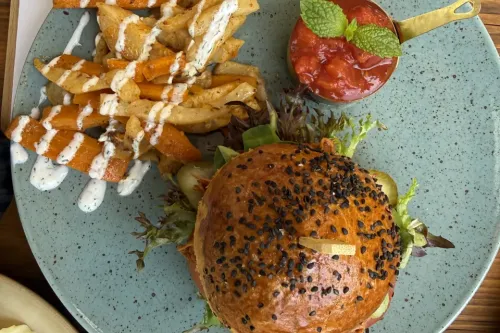 Ochutnejte naše skvělé burgery v Restauraci Park!