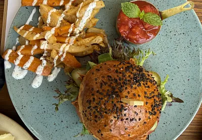 Ochutnejte naše skvělé burgery v Restauraci Park!
